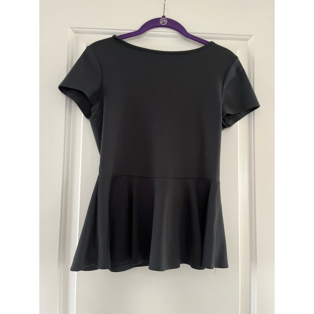 Casual couture size small short sleeve shirt